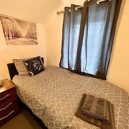 4 Bedroom Terrace House Wellingborough Buitenkant foto