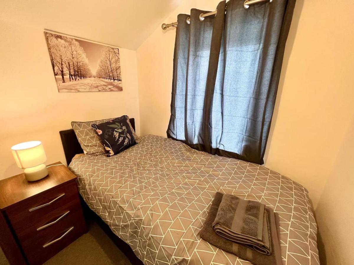 4 Bedroom Terrace House Wellingborough Buitenkant foto