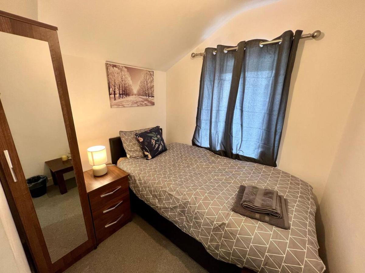 4 Bedroom Terrace House Wellingborough Buitenkant foto