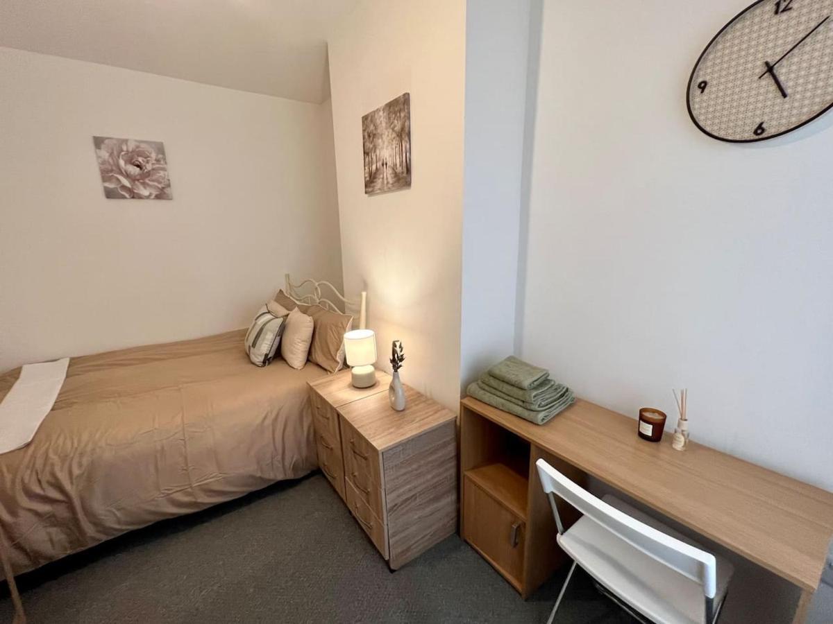 4 Bedroom Terrace House Wellingborough Buitenkant foto