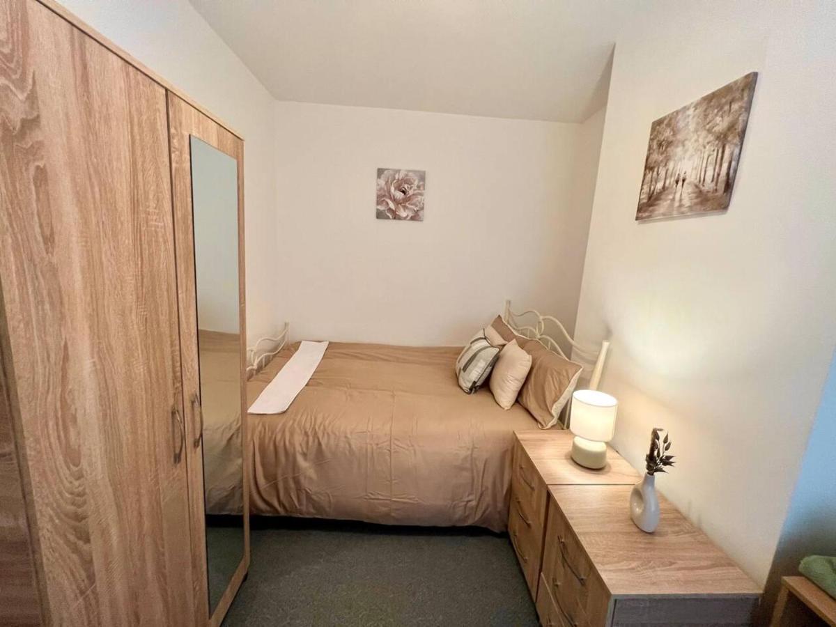 4 Bedroom Terrace House Wellingborough Buitenkant foto