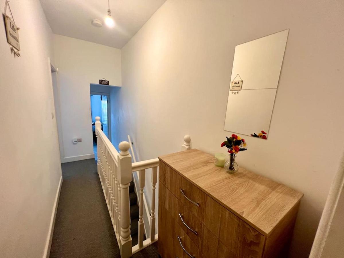 4 Bedroom Terrace House Wellingborough Buitenkant foto