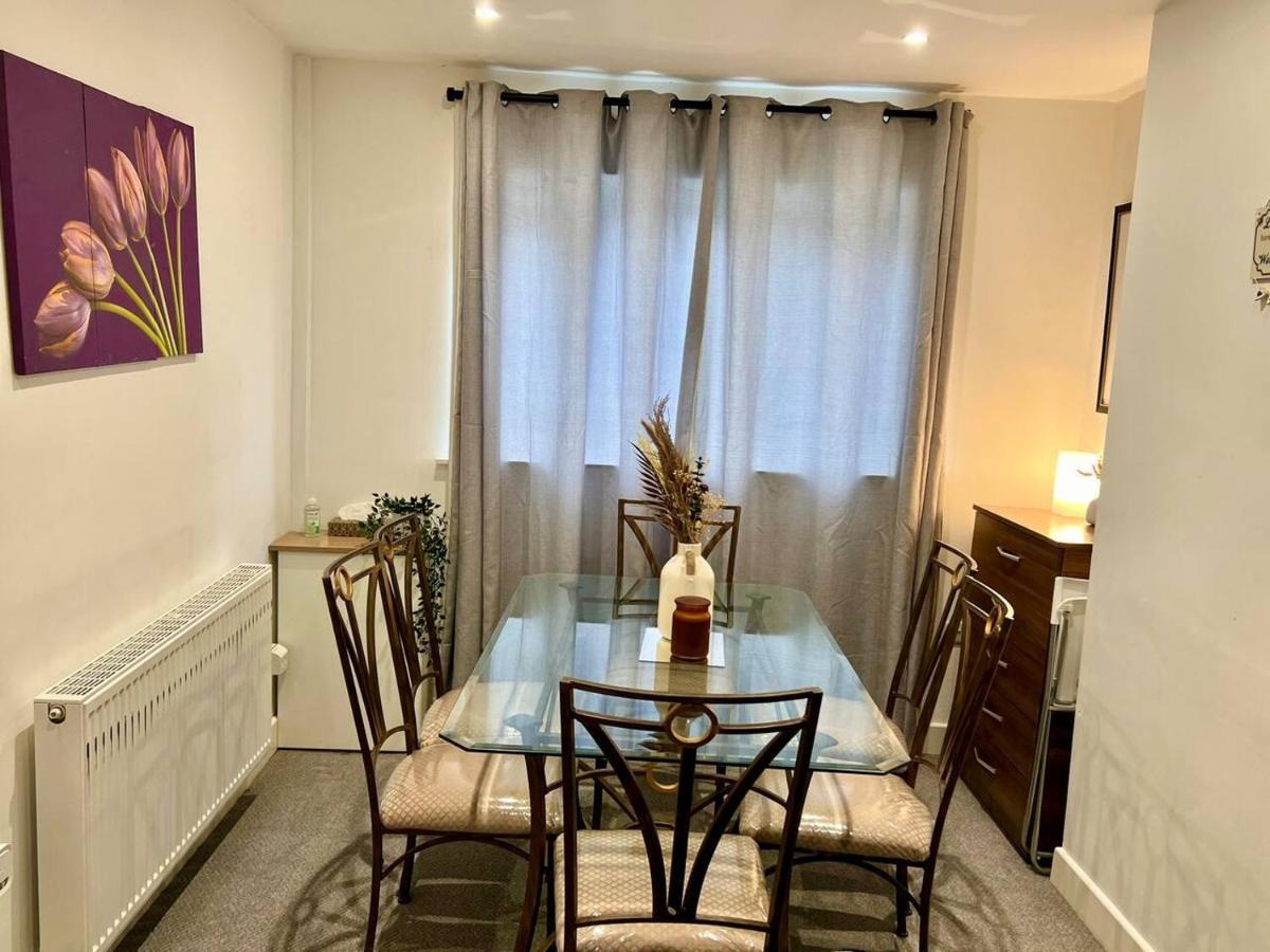 4 Bedroom Terrace House Wellingborough Buitenkant foto