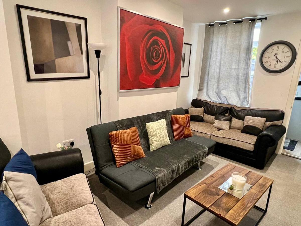 4 Bedroom Terrace House Wellingborough Buitenkant foto