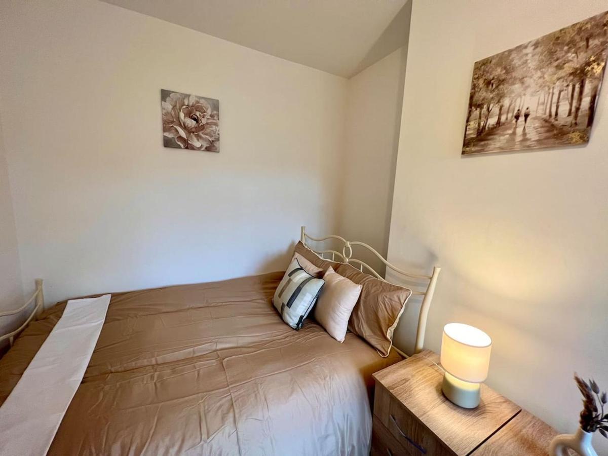 4 Bedroom Terrace House Wellingborough Buitenkant foto