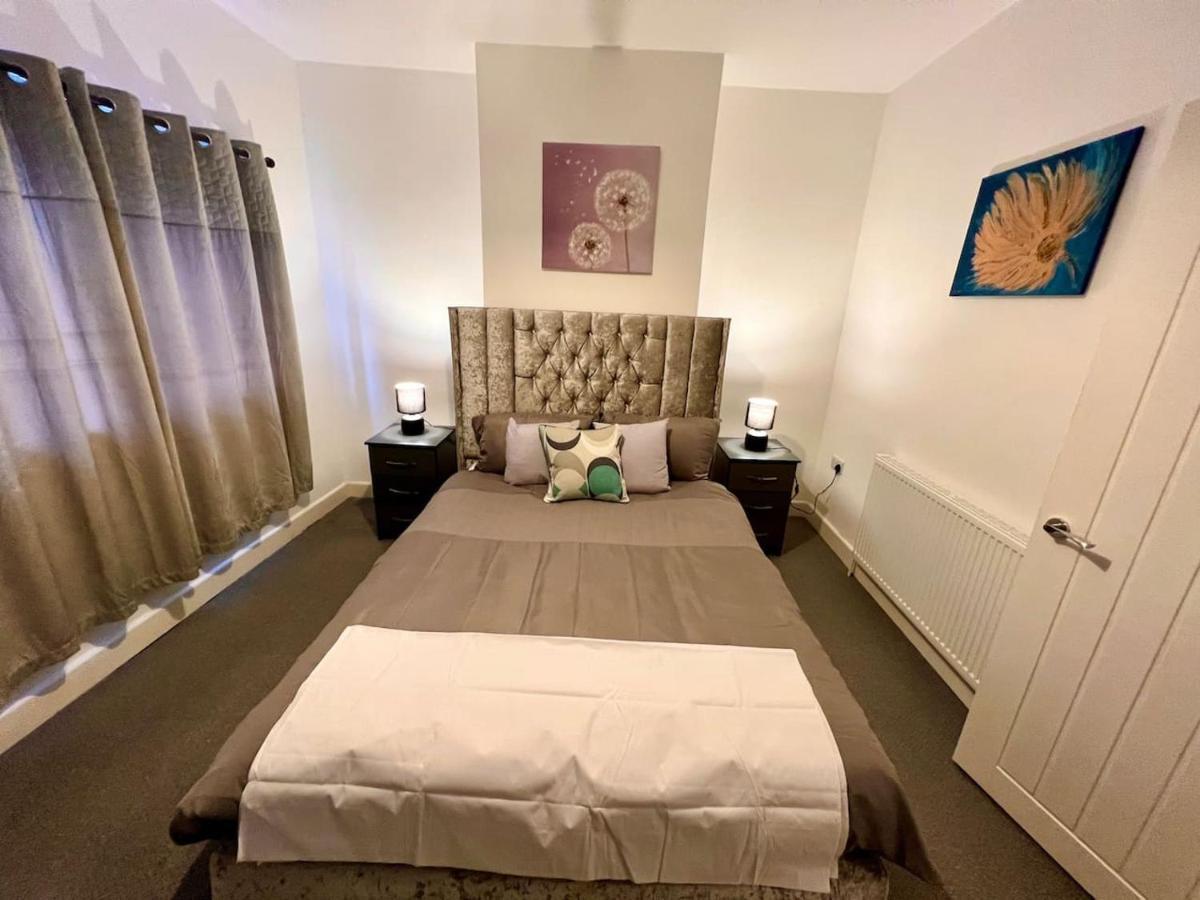 4 Bedroom Terrace House Wellingborough Buitenkant foto