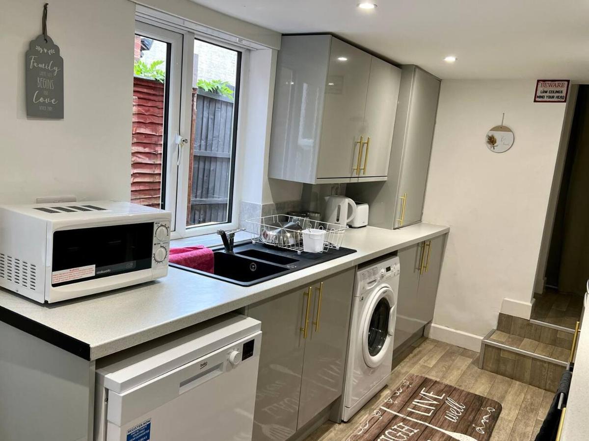 4 Bedroom Terrace House Wellingborough Buitenkant foto